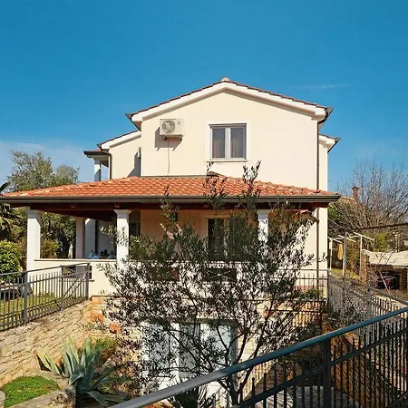 Haus Sara Holiday home Porec