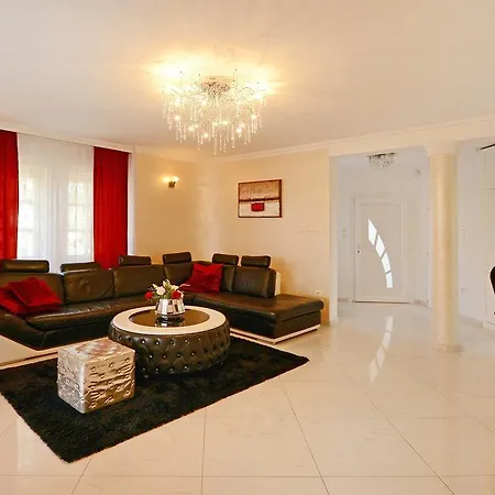 Haus Sara Holiday home *